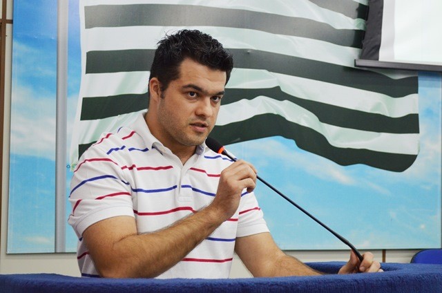 2018119_FOTO- Tiago Lobo cobra informações sobre o combate a Dengue